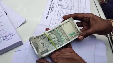 கிள்ளியூர்: கிள்ளியூரில் தேர்தல் பறக்கும் படையினர் நடத்திய வாகன சோதனையில் உரிய ஆவணம் இன்றி எடுத்து செல்லப்பட்ட 3.24 லட்சம் ரூ
பாய் பறிமுதல்.