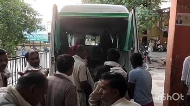 बांदा: करैया गांव के पास तेज रफ्तार ट्रैक्टर ने डीसीएम में मारी टक्कर, आधा दर्जन लोग गंभीर रूप से घायल, अस्पताल में भर्ती