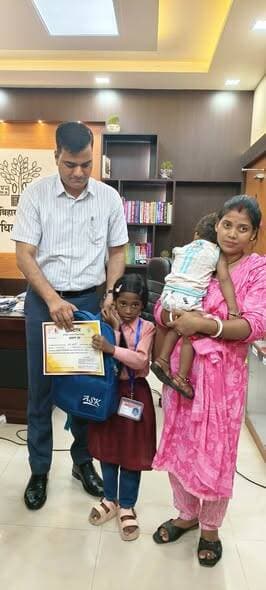 श्री आशुतोष द्विवेदी, जिला पदाधिकारी महोदय के द्वारा कटिहार सदर से कुल 5 बच्चों को आंगनबाड़ी केंद्र पर प्रारंभिक शिक्षा ...