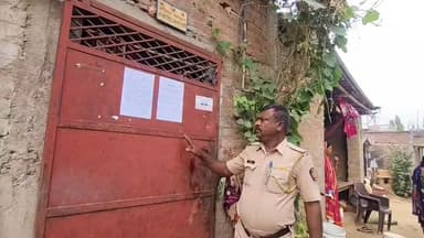 नाथनगर: 24 साल से फरार दुष्कर्म आरोपी की तलाश में नाथनगर पहुंची नागपुर पुलिस, घर पर चस्पा किया इश्तिहार