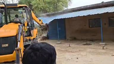 #कौशांबी में प्रशासन की त्वरित कार्रवाई
उप जिलाधिकारी सिराथू योगेश कुमार गौड़ ने ग्राम रामपुर धमावा में लगाया कैम्प।
“टॉ...