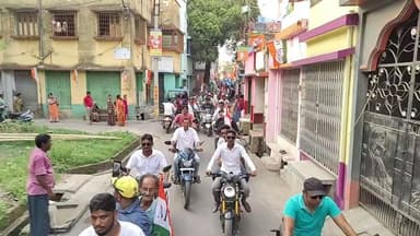 বেলডাঙ্গা ৭১ নম্বর বিধানসভা কেন্দ্রের তৃণমূল কংগ্রেস প্রার্থী রবিউল আলম চৌধুরীর সমর্থনের শহরে বাইক র্যালি