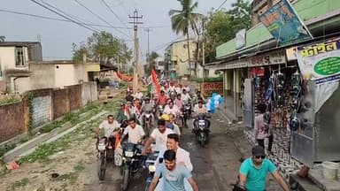 বেলডাঙ্গা ৭১ নম্বর বিধানসভা কেন্দ্রের তৃণমূল কংগ্রেস প্রার্থী রবিউল আলম চৌধুরীর সমর্থনের শহরে বাইক র্যালি