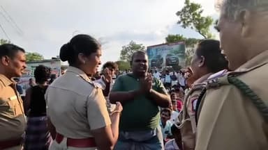 சிவகாசி: சிவகாசி விருதுநகர் சாலை உப்போடை விலக்கில் பட்டாசு ஆலை வெடி விபத்தில் உயிரிழந்த உடலை வாங்க மறுத்து மீண்டும் சாலை மறியல் போராட்டம் போக்குவரத்து பாதிப்பு