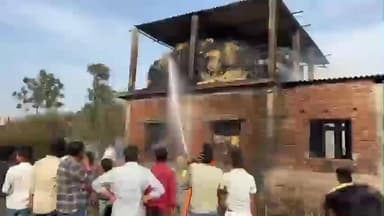 उतरौला: उतरौला तहसील के लालूडीह में अग्नि कांड में 40 बकरियां जिंदा जल गईं, 250 ट्राली भूसा भी राख हुआ