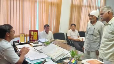 रेवाड़ी: एसडीएम विजय कुमार यादव ने समाधान शिविर में सुनी लोगों की शिकायतें, निवारण का दिया आश्वासन