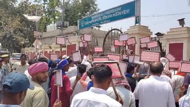 #गाजीपुर #कटरिया गांव की युवती निशा विश्वकर्मा की हत्या के विरोध में सोमवार को समाजवादी पार्टी के तत्वावधान में सरजू पा...