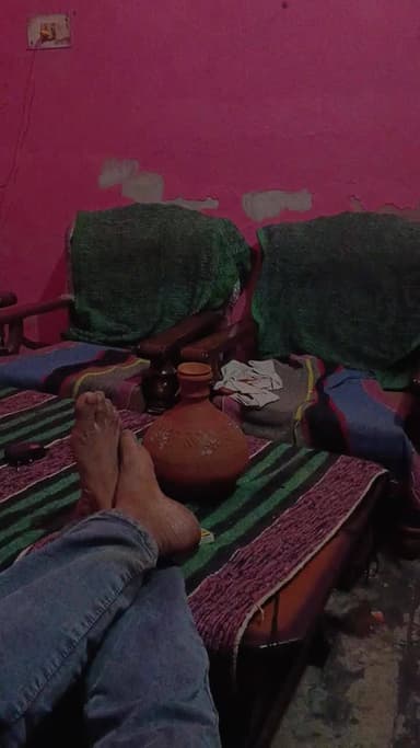 सुराही और घड़े का पानी पियो और तमाम बीमारियों से बच्चों और लोगों की दुआएं को लोगों को पानी पिलाओ इससे बड़ा दुनिया में