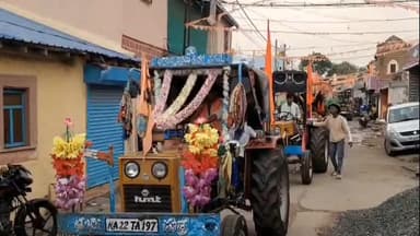 ಧಾರವಾಡ: ಧಾರವಾಡ ತಾಲೂಕಿನ ಉಪ್ಪಿನ ಬೆಟಗೇರಿ ಗ್ರಾಮದಲ್ಲಿ ಜಗಜ್ಯೋತಿ ಬಸವೇಶ್ವರ ಜಯಂತ್ಯುತ್ಸವದ ಮೆರವಣಿಗೆ