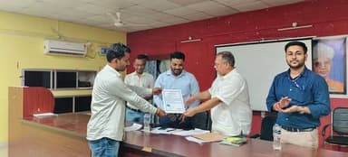 बेगूसराय: बलिया प्रखंड क्षेत्र के बरियारपुर में सोमवार को आयोजित पैक्स चुनाव का परिणाम घोषित कर दिया गया। बीडीओ सह निर्व...