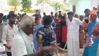 ஒட்டன்சத்திரம்: ஒட்டன்சத்திரத்தில் வேட்பாளரின் கலகலப்பான பிரச்சாரம்! சீரங்கவுண்டன்புதூர் மக்களுடன் குத்தாட்டம் போட்டு வாக்கு சேகரித்த விடியல் சேகர்