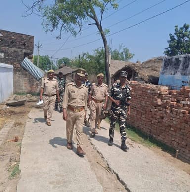 #SP_Shravasti श्री राहुल भाटी के निर्देशन में शांति एवं सुरक्षा व्यवस्था बनाए रखने हेतु थाना सिरसिया पुलिस व #SSB की संय...