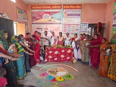 पोषण पखवाड़ा के तहत रामगढ़ चौक के आंगनबाड़ी केंद्र संख्या 19 में अन्नप्राशन दिवस, पोषण मेला व जागरूकता कार्यक्रम आयोजित ...