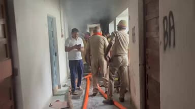 #प्रयागराज के SRN हॉस्पिटल मे पीजी सेंटर में लगी आग, फायर ब्रिगेड की टीम के द्वारा कड़ी मशक्कत के बाद आग पर पाया गया काबू...