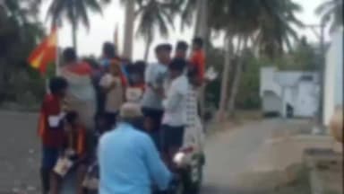 திருப்பத்தூர்: ஜோலார்பேட்டை பகுதியில் பள்ளி படிக்கும் மாணவர்கள் வைத்து TVK கட்சியினர் வாக்கு சேகரிக்கும் வீடியோ வைரல்