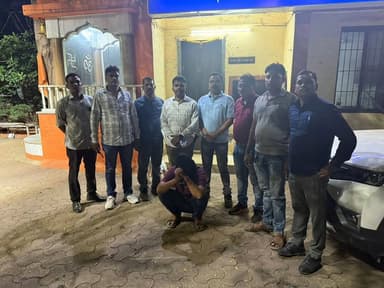 पोलीस असल्याची बतावणी करून फसवणूक करणाऱ्या आरोपीस जेरबंद करून सोन्याचे दागिने जप्त करण्यात पालघर पोलीसांना यश.