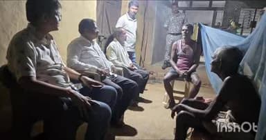 कोरची: कोरची तालुक्यात ‘धरती आबा’ योजनेत गैरव्यवहाराचा आरोपावरून आमदार मसराम यांनी घेतली पांढरपाणी येथील लाभार्थाची भेट