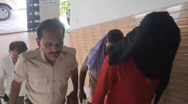 समस्तीपुर में चचेरे भाई ने की थी लोको पायलट की हत्या,हथियार के साथ गिरफ्तार
#समस्तीपुर जिले के ताजपुर थानाक्षेत्र के द...