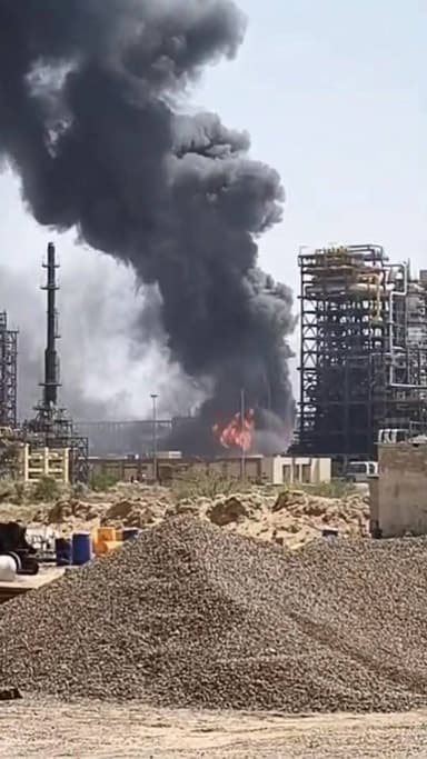 पीएम मोदी की सभा से एक दिन पहले पचपदरा रिफाइनरी में लगी आ*ग,प्रशासन के हाथ पांव फू**ले,सभा स्थल से 800 मीटर दूर लगी आ*ग
...