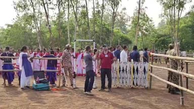 বেলপাহাড়ীর,কুচলাপাহাড়ীতে তৃনমূল প্রার্থী বিরবাহা হাঁসদার সমর্থনে নির্বাচনী জনসভায় এসে পৌঁছালেন ঝাড়খন্ডের মুখ্যমন্ত্র...