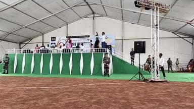 কুচলাপাহাড়ী ফুটবল ময়দানে নির্বাচনী জনসভায় বক্তব্য রাখছেন তৃনমূল প্রার্থী বিরবাহা হাঁসদা এবং বিদায়ী মন্ত্রী জোৎস্না ম...