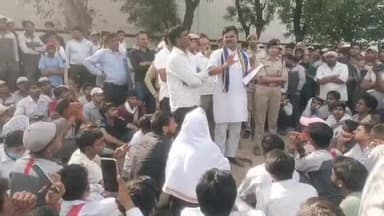 नीमराणा में फिर से भड़का श्रमिको के बीच वेतनवृद्धि का मामला
हेलोज पैकिंग व एस्टमो कम्पनी की सैकड़ो महिला श्रमिक बैठी धरने ...