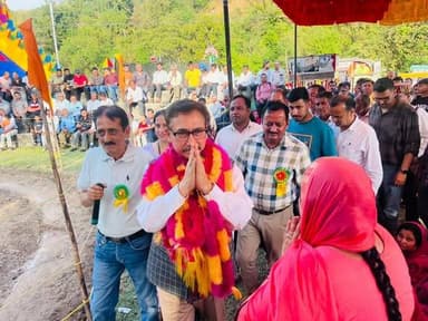 कांग्रेस ने हिमाचल को बदहाली में धकेला, जनता के साथ किया विश्वासघात: विपिन सिंह परमार।
पालमपुर/सुलह: प्रदेश भाजपा उपाध्...