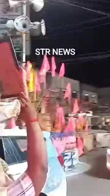 కేసీఆర్ పై ప్రేమను చాటుకున్న చిన్నారి జగిత్యాల ప్రజా ఆశీర్వాద సభ అనంతరం బస్సులో వెళ్తుండగా కేసీఆర్