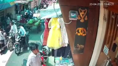 झालरापाटन: झालरापाटन बाजार में महिला का बैग चोरी, चोर गहने और ₹70 हजार नकदी लेकर फरार