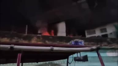 मऊरानीपुर: मऊरानीपुर में शॉर्ट सर्किट से लगी भीषण आग, ऊपरी मंजिल धू-धू कर जली, पड़ोसियों में मचा हड़कंप, लाखों का नुकसान