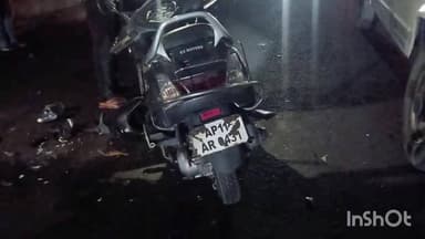 కేఎంసీ ముందు జరిగిన రోడ్డు ప్రమాదంలో వైద్య విద్యార్థికి తీవ్ర గాయాలు, మెరుగైన చికిత్స కోసం ఎంజిఎం తరలించిన 108 సిబ్బంది