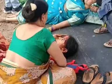 टीकमगढ़: सागर रोड पर महाकाल बस अनियंत्रित होकर पलटी, आधा दर्जन से ज़्यादा लोग घायल