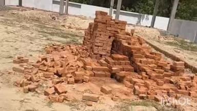 धौरहरा: चंद्रासा खुर्द गांव में श्मशान घाट पर घटिया मानक विहीन निर्माण कार्य, ग्रामीणों ने वीडियो बनाकर किया वायरल