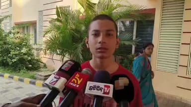 ଭଦ୍ରକ ଗ୍ରାମାଞ୍ଚଳ: ନଳାଙ୍ଗ କେନାଲ ରାସ୍ତାରେ ନାବାଳକ ଙ୍କ ମୁର୍ମୁଷ ଅବସ୍ଥାରେ ମିଳିବା ଘଟଣା ରେ ପ୍ରତିକ୍ରିୟା ରଖିଲେ ନାବାଳକ ଙ୍କ ଭାଇ