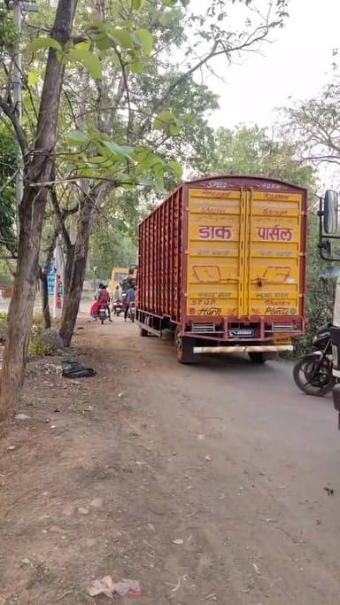 एन एच 75ई मुख्य मार्ग पर अचानक से गिरा विशाल पेड़, बाल-बाल बचे राहगीर। live 🔴