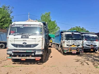 #NAGAURPOLICE
#PS Padukalla:-
श्री रोशन मीना SP नागौर के निर्देशन मेें अवैध बजरी खनन/परिवहन के विरूद्ध नागौर पुलिस द्वा...