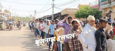 #गैस_सिलेंडर_के_लिय_मशक्कत__
#उपभोक्ताओं_की_कतार__
#बृजनगर(डीग)
__ आज सुबह सुबह गैस सिलेंडर उपभोक्ताओं की सबसे लगी लंब...