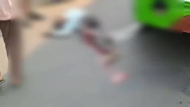 মেদিনীপুর: মেদিনীপুর শহরের এলআইসি মোড়ে সাত সকালেই দুর্ঘটনা! বাসের ধাক্কায় রক্তাক্ত বৃদ্ধ