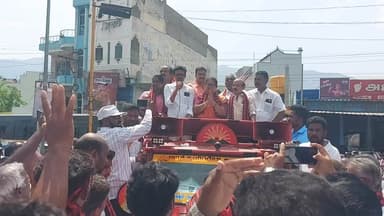 திருப்பத்தூர்: சந்தை கோடியூர் முதல் ரயில் நிலையம் வரை திமுக சார்பில் பேரணி - எம்பி, திமுக வேட்பாளர் பங்கேற்பு