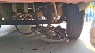 মেদিনীপুর: সাত সকালে মেদিনীপুর শহরে মর্মান্তিক পথ দুর্ঘটনা, বাসের চাকার তলায় সাইকেল আরোহী