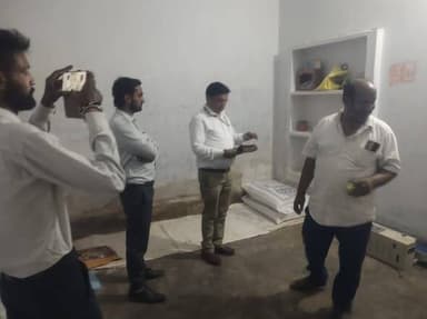 गिरिडीह में अवैध मसाला फैक्ट्री पर छापा, भारी मात्रा में सामान जब्त
गिरिडीह में खाद्य सुरक्षा विभाग ने अवैध रूप से चल र...