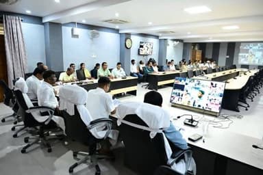 भागलपुर, 20 अप्रैल 2026 : भागलपुर के समीक्षा भवन में जन सुनवाई के लंबित परिवाद के त्वरित निष्पादन को लेकर जिलाधिकारी डॉक...