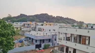 నిర్మల్: నిర్మల్ జిల్లాలో వాతావరణంలో ఒక్కసారిగా మార్పులు, ఉరుములు మెరుపులతో కూడిన చిరుజల్లులు