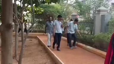 డోన్ లో మార్నింగ్ వాక్ లో పాల్గొన్న మాజీ మంత్రి బుగ్గన, ప్రజలతో మాటామంతి