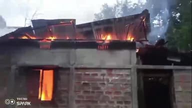 কৈলাশহর: কৈলাসহর শ্রীনাথপুর এলাকার একটি বাড়িতে ভয়াবহ অগ্নিকাণ্ডের ঘটনা ঘটে