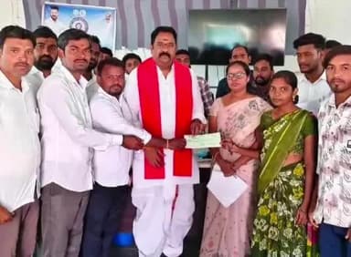 కామారెడ్డి: రామారెడ్డి రైతువేదికలో లబ్ధిదారులకు కల్యాణ లక్ష్మి, షాదీ ముబారక్ చెక్కుల పంపిణీ చేసిన ఎమ్మెల్యే వెంకటరమణారెడ్డి