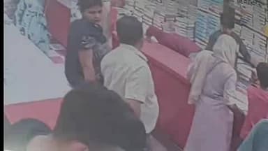 आंवला: आंवला में दुकान से सवा लाख रुपये चोरी, सीसीटीवी फुटेज के आधार पर अज्ञात के खिलाफ दर्ज हुआ केस