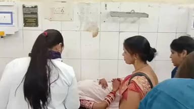 महोली: पिसावां में शादी के बाद दुल्हन को लेकर ससुराल जा रही कार खाई में पलटी, दूल्हा-दुल्हन सहित चार लोग हुए घायल