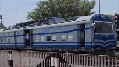 सैदपुर: सादात में फाटक गिरता देख तेजी से निकलने में पिकअप ने तोड़ा बूम, भागने के चक्कर में OHE तार भी तोड़ा, बड़ा हादसा टला