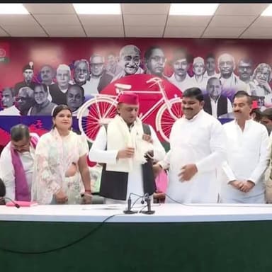 ब्रेकिंग अमरोहा
हसनपुर बिधानसभा से भाजपा विधायक के भाई सैकड़ो कार्यकर्ताओं के साथ साइकिल पर हुए सवार
गंगेश्वरी भाजपा...